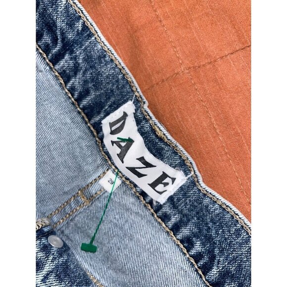 Daze Blue Light Wash High-Rise Distressed Denim Frayed Hem Shorts Women's Size 2 - Picture 3 of 8